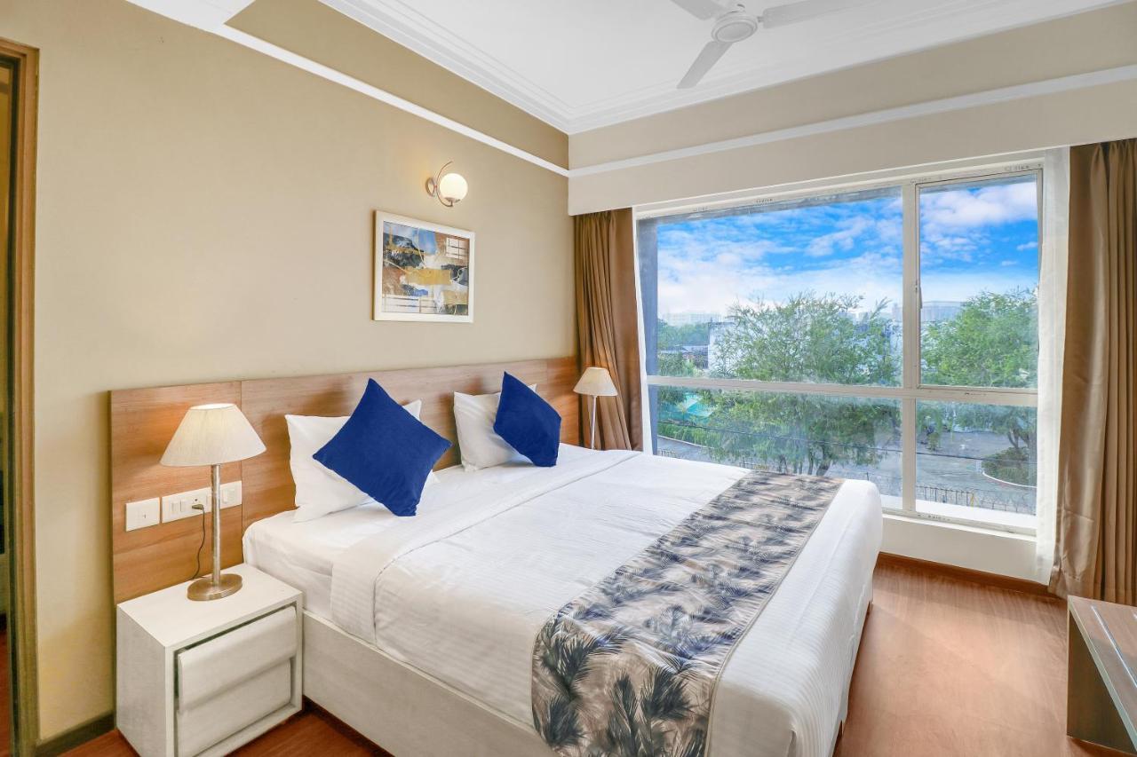 Starlit Suites Newtown Kolkata Bagian luar foto