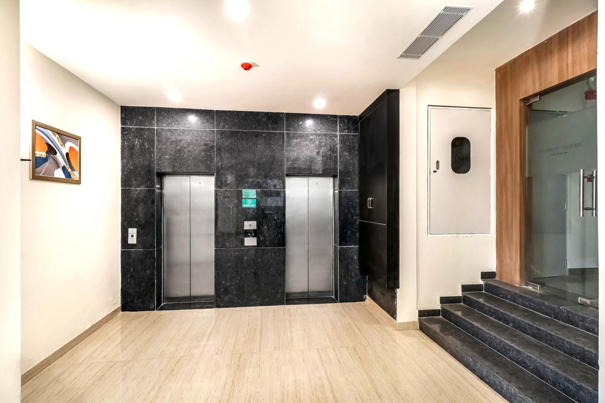 Starlit Suites Newtown Kolkata Bagian luar foto