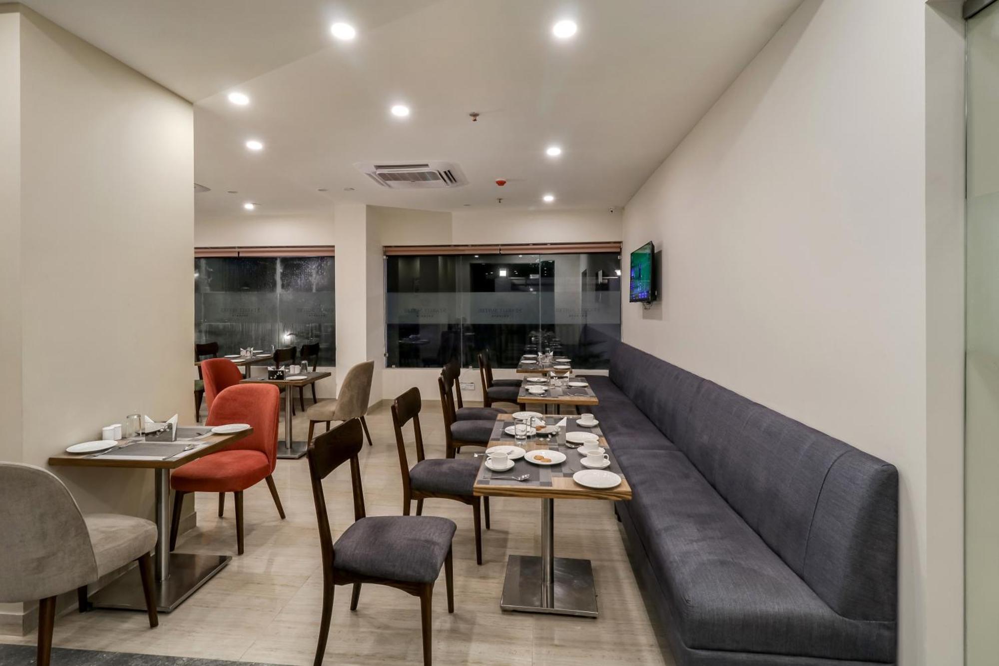 Starlit Suites Newtown Kolkata Bagian luar foto