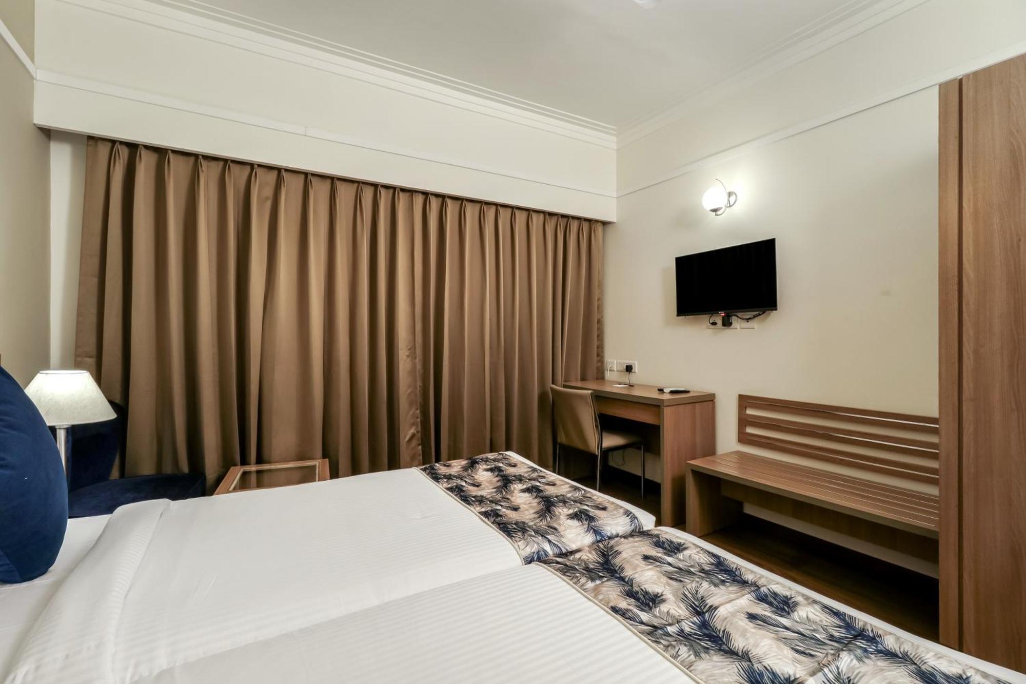 Starlit Suites Newtown Kolkata Bagian luar foto