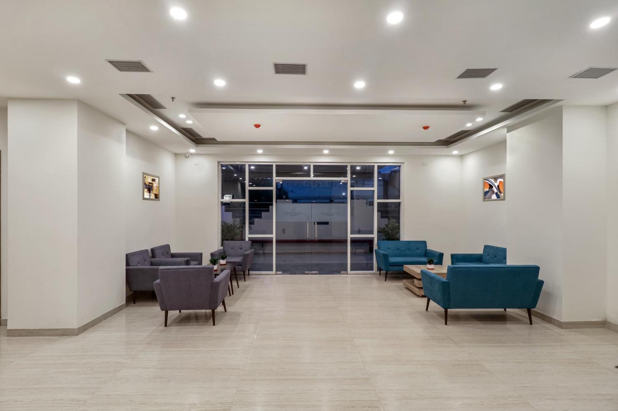 Starlit Suites Newtown Kolkata Bagian luar foto