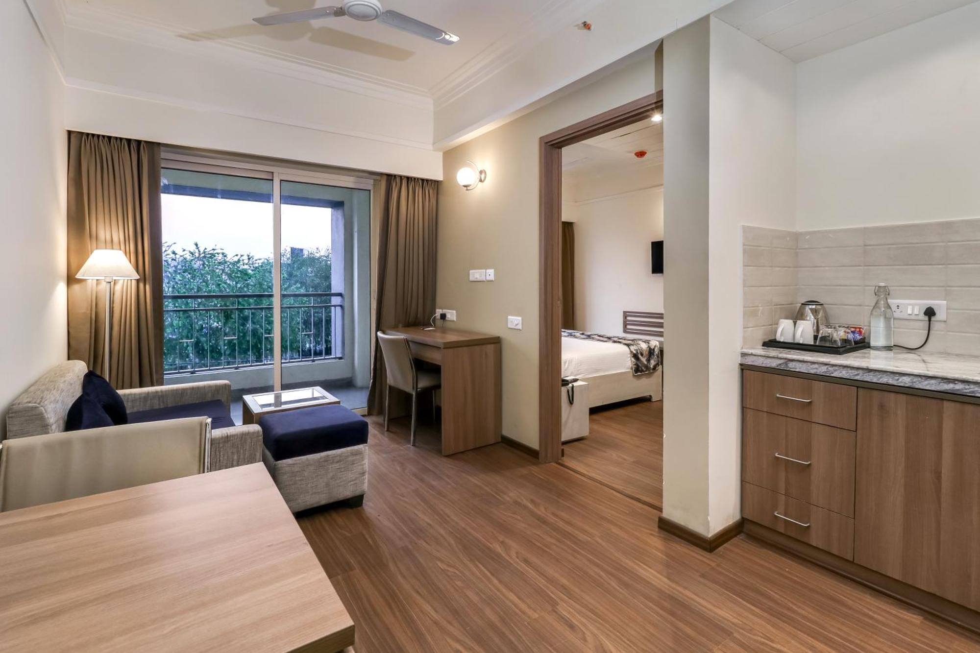 Starlit Suites Newtown Kolkata Bagian luar foto