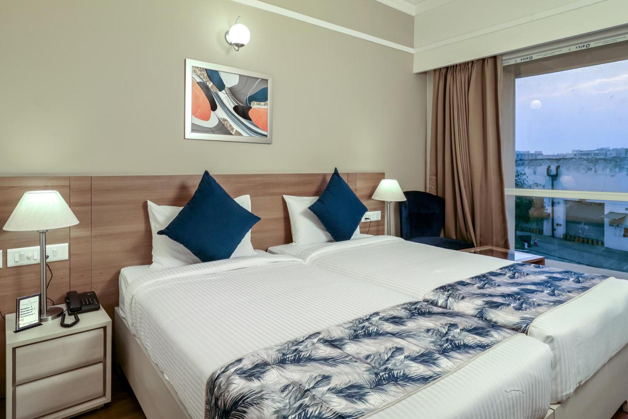 Starlit Suites Newtown Kolkata Bagian luar foto