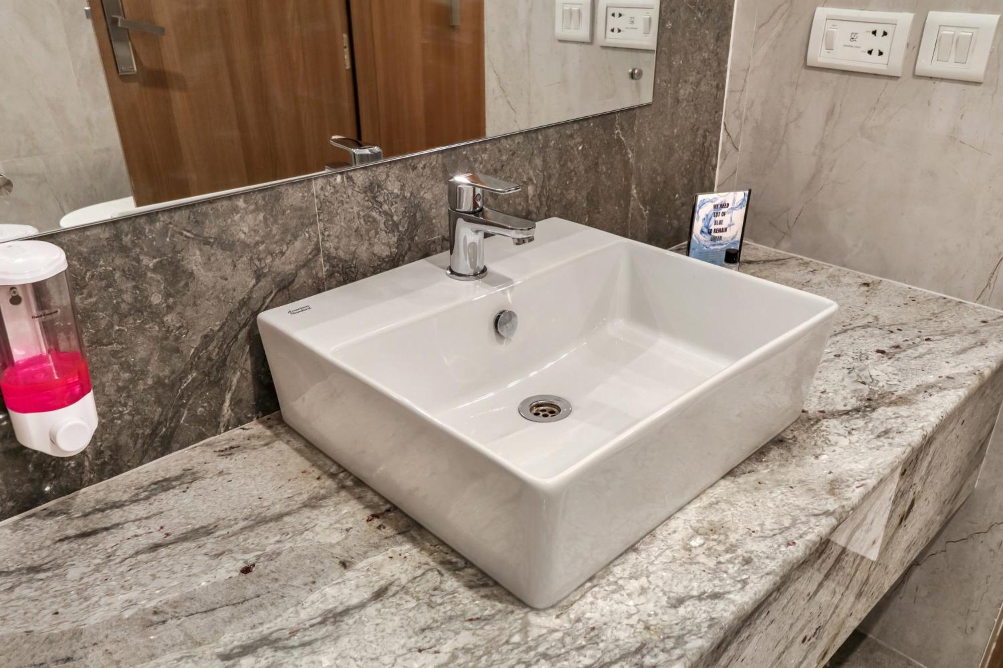 Starlit Suites Newtown Kolkata Bagian luar foto