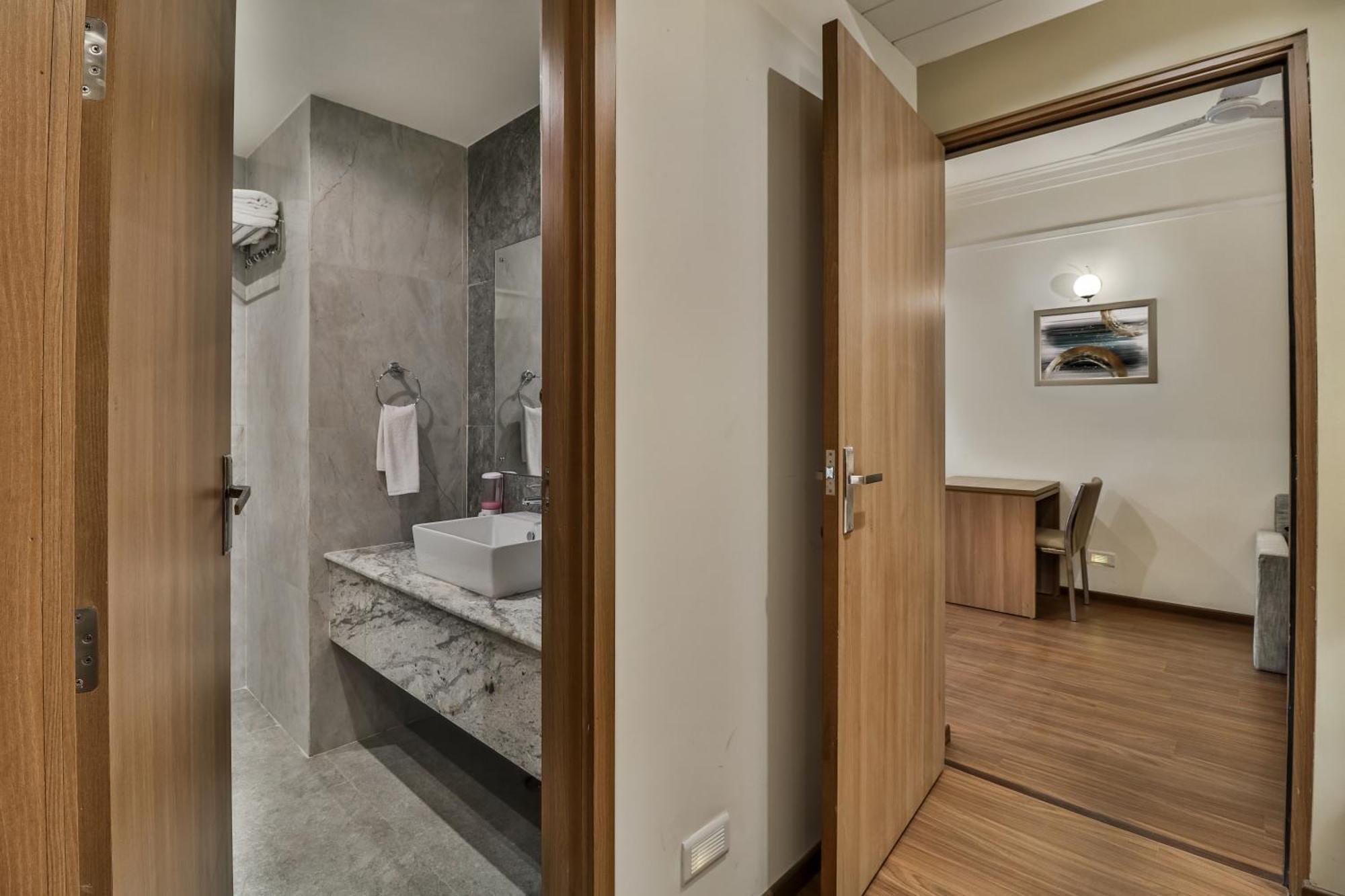 Starlit Suites Newtown Kolkata Bagian luar foto
